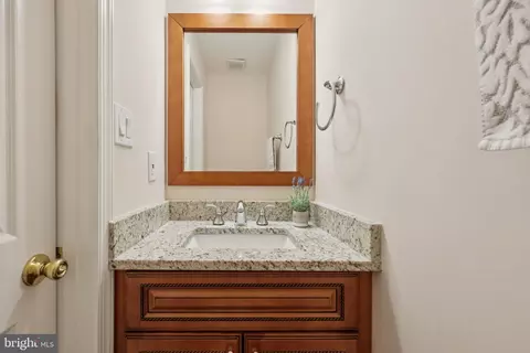 Bath - 9395 Cloverhill Ct, Manassas, VA 20110 photo 1 of 7