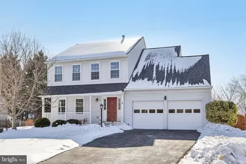 Exterior - 9395 Cloverhill Ct, Manassas, VA 20110 photo 3 of 17