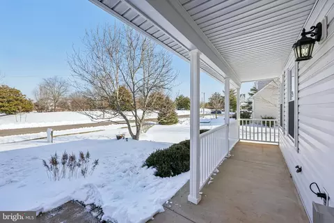 Exterior - 9395 Cloverhill Ct, Manassas, VA 20110 photo 10 of 17