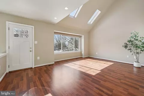 Living - 9395 Cloverhill Ct, Manassas, VA 20110 photo 7 of 10