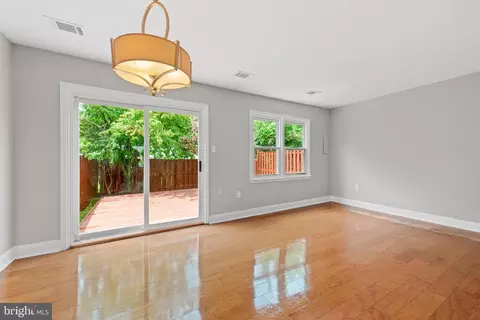 9015 Miles Pl, Manassas, VA 20110 photo 5