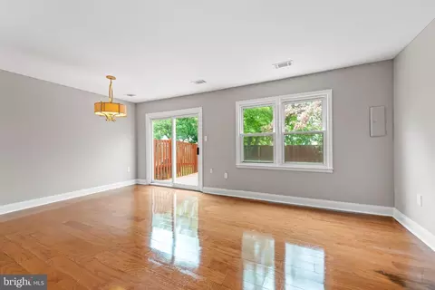 9015 Miles Pl, Manassas, VA 20110 photo 4