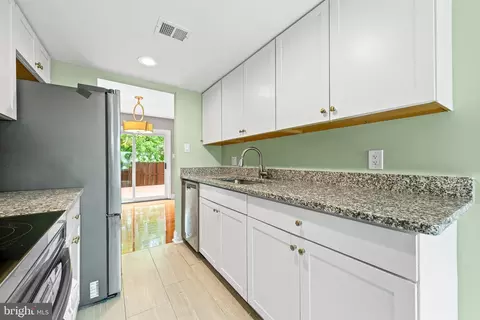 9015 Miles Pl, Manassas, VA 20110 photo 10