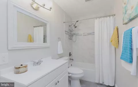 Bath - 9828 Grant Ave, Manassas, VA 20110 photo 2 of 2