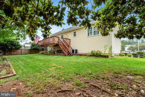 Exterior - 10124 Trinity Ln, Manassas, VA 20110 photo 10 of 14