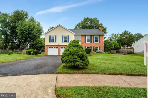 Exterior - 10124 Trinity Ln, Manassas, VA 20110 photo 2 of 14