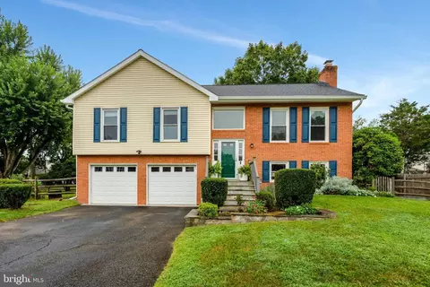 Exterior - 10124 Trinity Ln, Manassas, VA 20110 photo 3 of 14