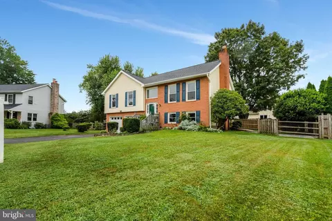 Exterior - 10124 Trinity Ln, Manassas, VA 20110 photo 4 of 14