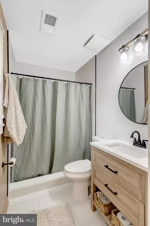 Bath - 10124 Trinity Ln, Manassas, VA 20110 photo 1 of 4