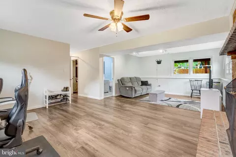 Living - 10124 Trinity Ln, Manassas, VA 20110 photo 2 of 2
