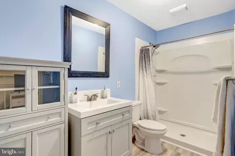 Bath - 10124 Trinity Ln, Manassas, VA 20110 photo 4 of 4