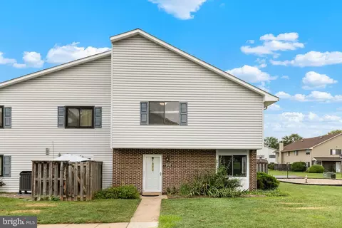 9012 Sandalwood Dr #D, Manassas, VA 20110