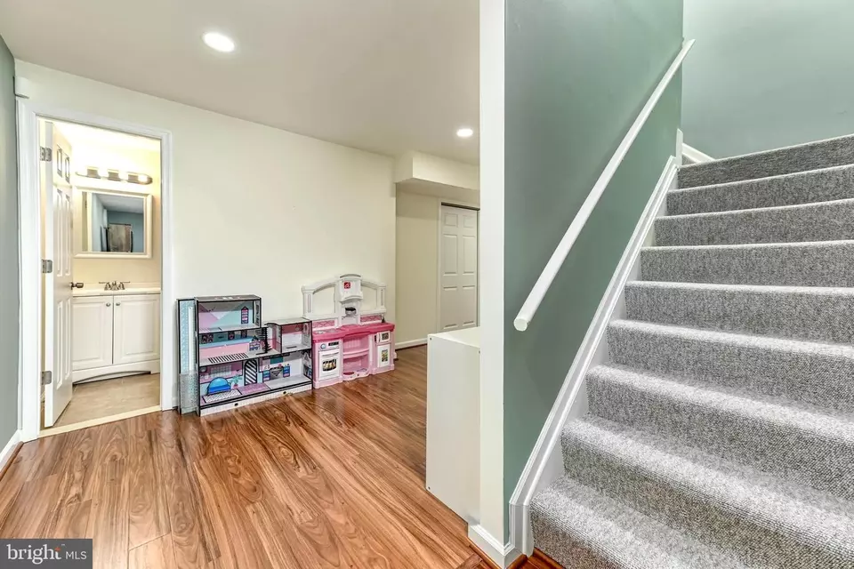 Entry Way - 9521 Vinnia Ct, Manassas, VA 20110 photo 6 of 9