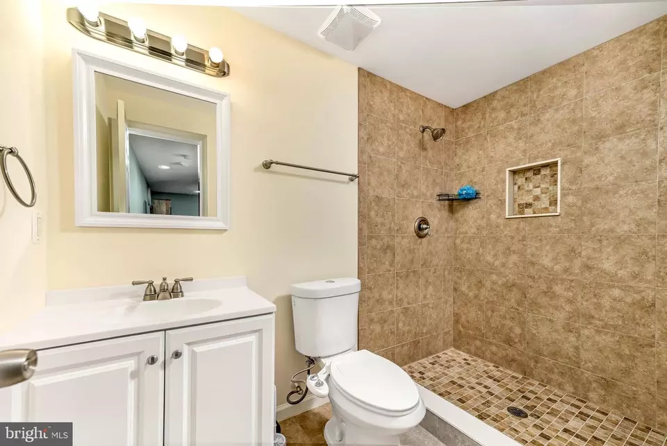 Bath - 9521 Vinnia Ct, Manassas, VA 20110 photo 4 of 4