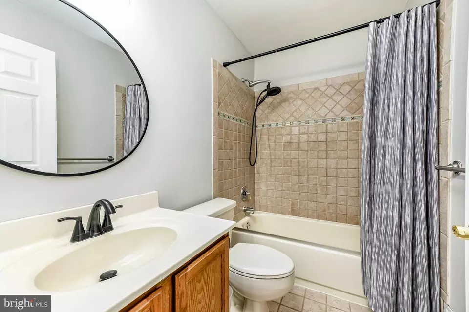 Bath - 9521 Vinnia Ct, Manassas, VA 20110 photo 3 of 4