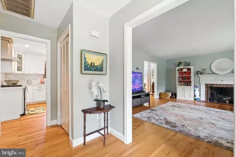 8807 Weir St, Manassas, VA 20110 photo 5