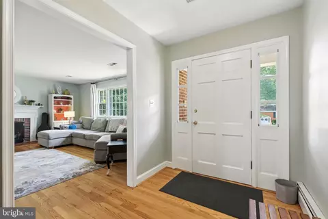 8807 Weir St, Manassas, VA 20110 photo 4