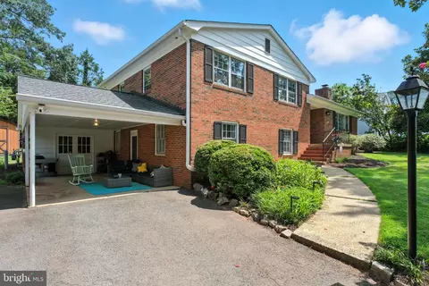 8807 Weir St, Manassas, VA 20110 photo 3