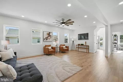 Entry Way - 9309 Maple St, Manassas, VA 20110 photo 1 of 8