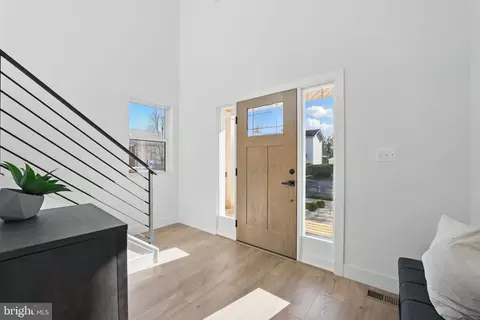 Entry Way - 9309 Maple St, Manassas, VA 20110 photo 6 of 8