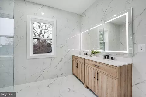 Bath - 9309 Maple St, Manassas, VA 20110 photo 2 of 7