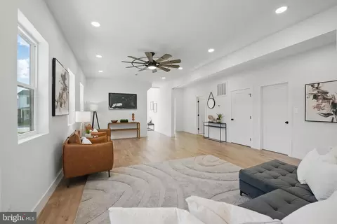 Entry Way - 9309 Maple St, Manassas, VA 20110 photo 3 of 8