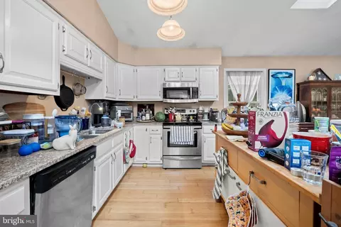 Kitchen - 9201 Winterset Dr, Manassas, VA 20110 photo 2 of 2