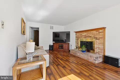 Living - 8600 Stonewall Rd, Manassas, VA 20110 photo 4 of 7