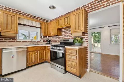 Kitchen - 8600 Stonewall Rd, Manassas, VA 20110 photo 4 of 4