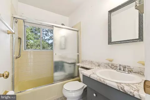 Bath - 8600 Stonewall Rd, Manassas, VA 20110 photo 2 of 2