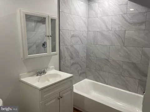 Bath - 10285 Long Hill Ct, Manassas, VA 20110 photo 1 of 1