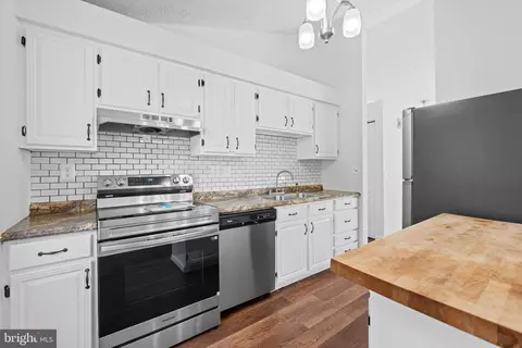 Kitchen - 10285 Long Hill Ct, Manassas, VA 20110 photo 2 of 2