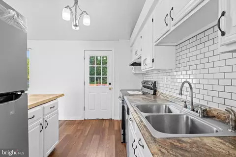 Kitchen - 10285 Long Hill Ct, Manassas, VA 20110 photo 1 of 2