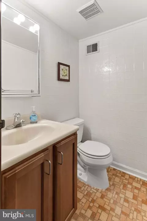 Bath - 10139 Springhouse Ct, Manassas, VA 20110 photo 1 of 3