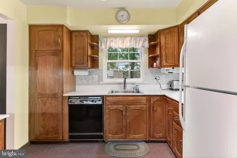 Kitchen - 10139 Springhouse Ct, Manassas, VA 20110 photo 2 of 5