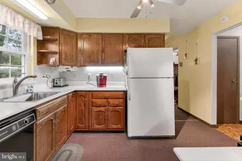 Kitchen - 10139 Springhouse Ct, Manassas, VA 20110 photo 5 of 5
