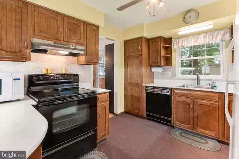 Kitchen - 10139 Springhouse Ct, Manassas, VA 20110 photo 1 of 5