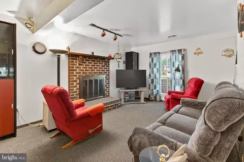 Living - 10139 Springhouse Ct, Manassas, VA 20110 photo 1 of 4