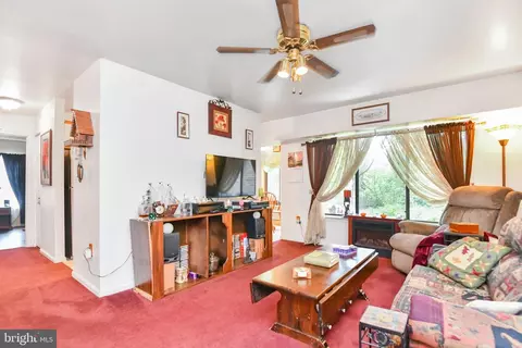 Living - 9554 Cannoneer Ct #101, Manassas, VA 20110 photo 1 of 1