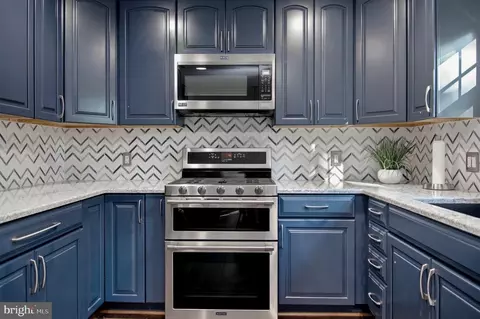 Kitchen - 9317 Waterford Dr, Manassas, VA 20110 photo 6 of 8