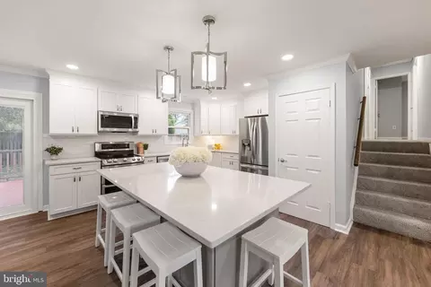 9541 Justin Ln, Manassas, VA 20110 photo 2