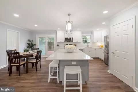 9541 Justin Ln, Manassas, VA 20110 photo 4
