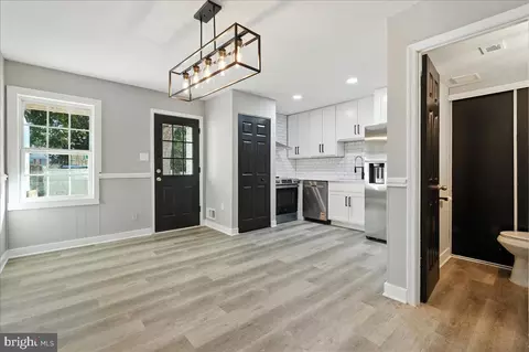Entry Way - 9833 Town Ln, Manassas, VA 20110 photo 1 of 3