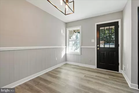 Entry Way - 9833 Town Ln, Manassas, VA 20110 photo 2 of 3