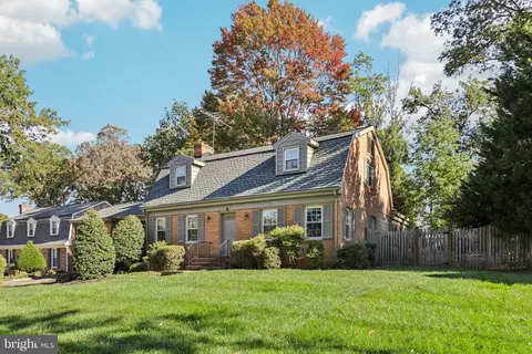 Exterior - 8751 Weir St, Manassas, VA 20110 photo 2 of 9