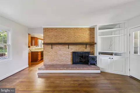 Living - 8751 Weir St, Manassas, VA 20110 photo 1 of 6