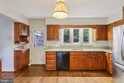Kitchen - 8751 Weir St, Manassas, VA 20110 photo 2 of 4
