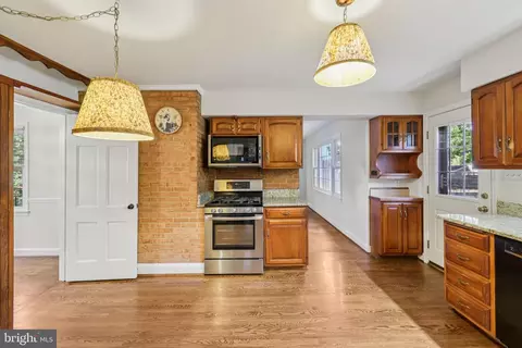 Kitchen - 8751 Weir St, Manassas, VA 20110 photo 3 of 4
