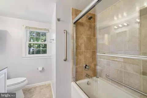 Bath - 8751 Weir St, Manassas, VA 20110 photo 5 of 5