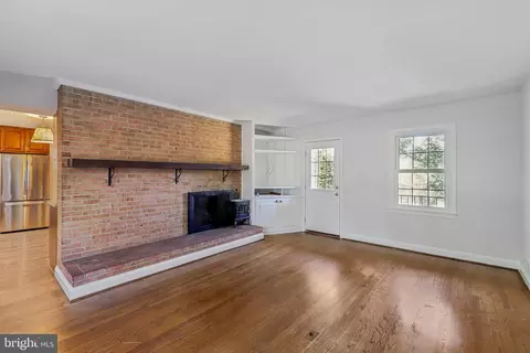 Living - 8751 Weir St, Manassas, VA 20110 photo 2 of 6
